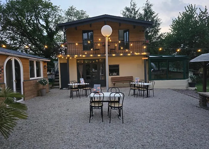 Роскошный шатер Clos Des Monts Saint-Martin-des-Besaces